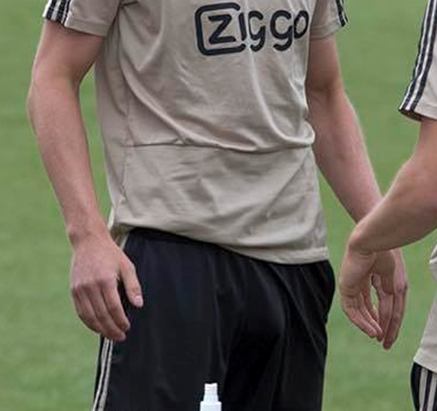 umeberuuu's tweet photo. How big do you wanna be?

Frenkie de Jong: Yes https://t.co/QLOHeLQSAe