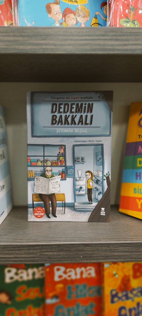 Renkkitap's tweet photo. Dedemin bakkalı
*
O, tuz ruhu isteyen müşteriye yemek tuzu gönderip “ruhu arkadan gelecek” diyen bir girişimci…
O, fakir müşterilere bedava ürünler satıp ücreti zenginlerin hesabına yazan bir kahraman…
O, bakkaldaki içecekleri birbirine karıştırıp daha güzelini bulmak ve + https://t.co/BAGYBkX4Xi