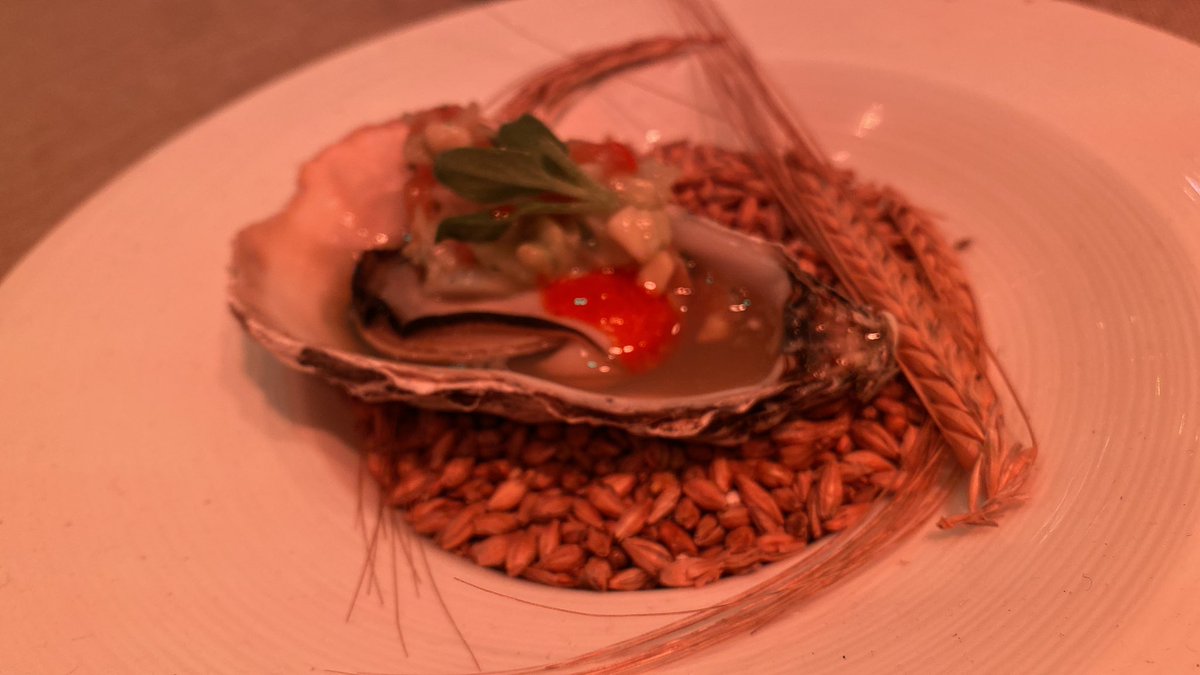 SiYoCojo's tweet image. Pues sí, iba sobre seguro, no podría salir nada mal.
Genial @David_Alborada y su equipo. Platos riquísimos, realizados con mimo y servicio magnífico. Marinados cada uno con una cerveza distinta. Otro acierto de @estrellalevante y  @yayodelgado, y van… unos cuantos