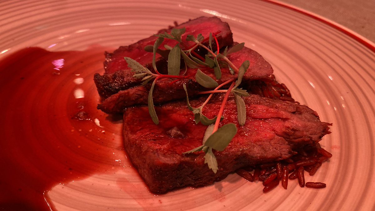 SiYoCojo's tweet image. Pues sí, iba sobre seguro, no podría salir nada mal.
Genial @David_Alborada y su equipo. Platos riquísimos, realizados con mimo y servicio magnífico. Marinados cada uno con una cerveza distinta. Otro acierto de @estrellalevante y  @yayodelgado, y van… unos cuantos