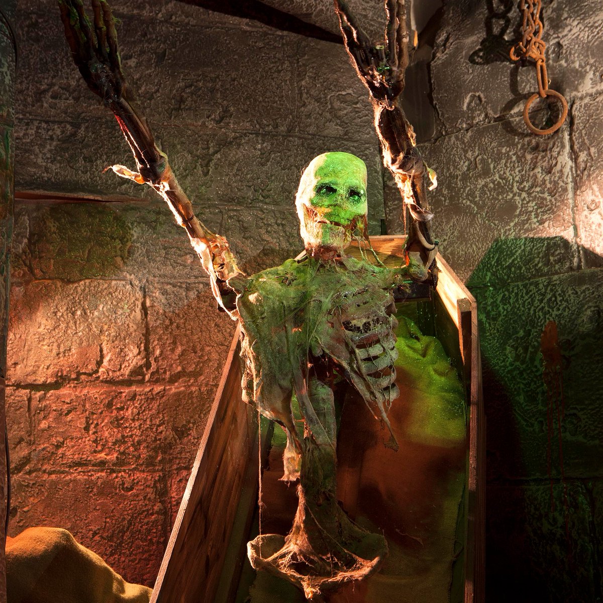 Still looking for something to do this #BankHolidayWeekend? Get a crew together and tackle our 12 holes of pirate-themed #adventuregolf – journey from shipwreck to ship deck, with a detour to the local tavern and Davy Jones’ Locker along the way bit.ly/2IZxvxP