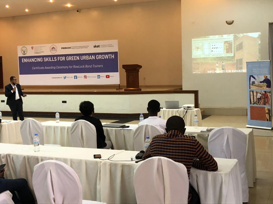 PROECCORwanda's tweet photo. Happening now: #SKATConsulting MD @EnricoMorriello is delivering a session on the importance of skills transfer to players along the construction value chain. Over 60 masons are expected to get certified in #RowLockBond technology today. #BuildingRwanda #BuildBetterBuildLocal https://t.co/LdcEMiFPBi