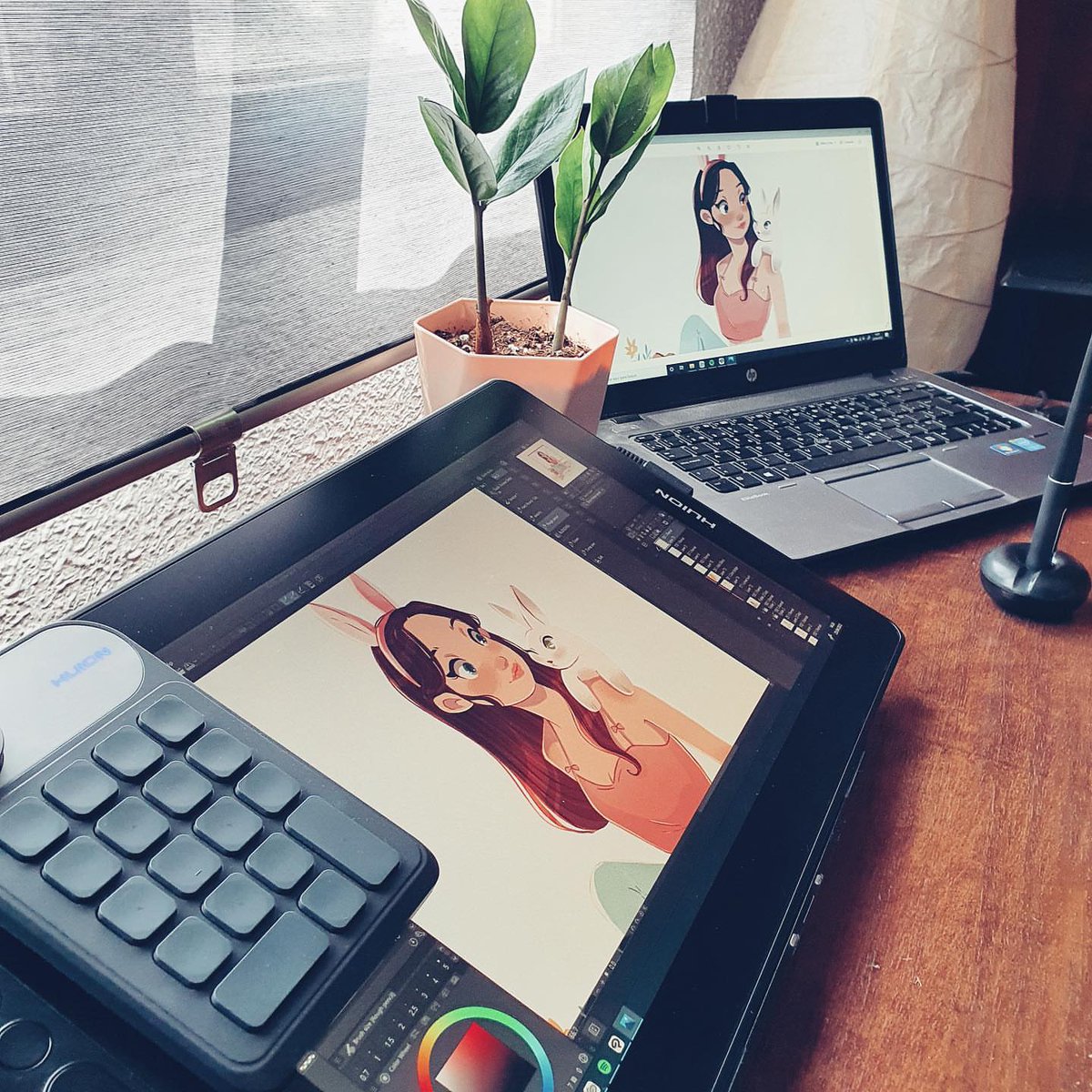 HuionEspanol's tweet photo. #Huionreview
😍Hoy la jueza @adesignerlife_ nos trae un WORKSPACE LINDO de Kamvas 2021+KD100
#kamvas162021 #huiontableta #huionworkspace #workspace #kd100 #tabletreview #tabletareview #ilustradoraespañola #character_design #oc https://t.co/ikUBEJibKY