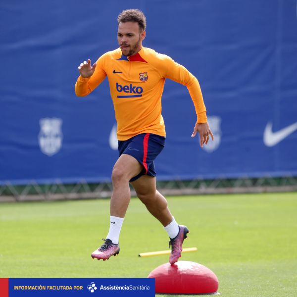 FCBarcelona_es's tweet photo. 📌 COMUNICADO MÉDICO

El jugador del primer equipo Braithwaite ha dado positivo por Covid-19. El jugador se encuentra bien de salud https://t.co/ZkdT1wuADu