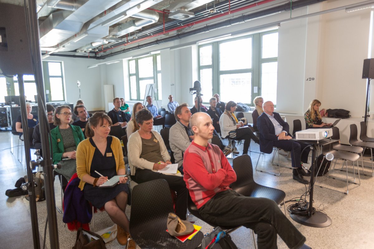 Topdag gisteren, als groene hoofdstad van Europa. Op deze 2de dag opent Marcus Collier met het hoofdthema: Effecten van op de natuur gebaseerde oplossingen op milieu, economie & samenleving! #connectingnaturesummit #connectingnature #naturebasedsolutions @ConnectingNBS