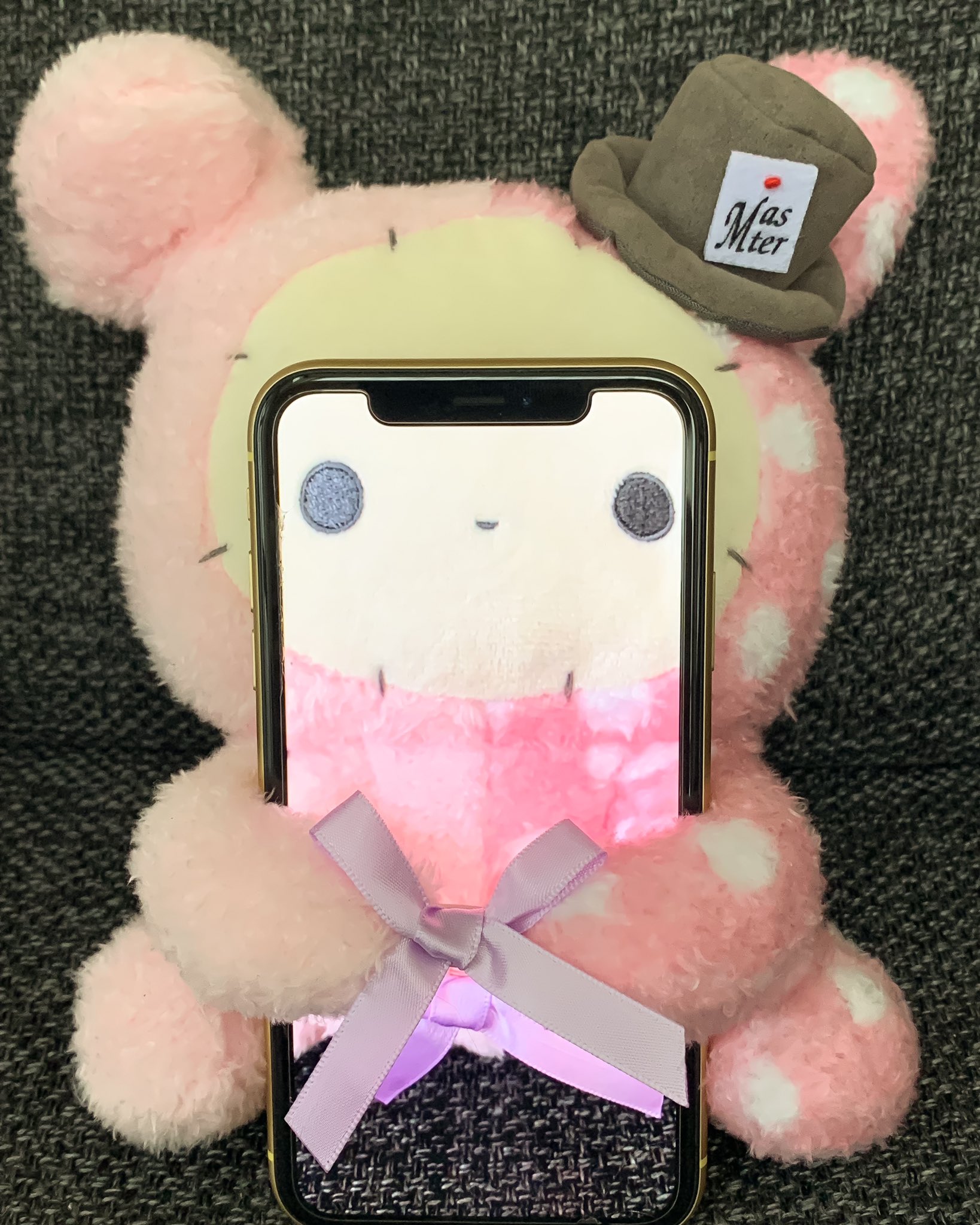 تويتر ごっこ على تويتر ぬいぐるみのスマホスタンド買ったらスマホ置くと顔が隠れて怖かったので光学迷彩で対応した T Co Yqr3qynspk