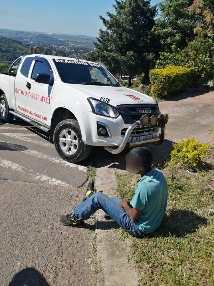 _ArriveAlive's tweet photo. Habitual burglary suspect arrested in Dawncrest https://t.co/aEIyK8nATX
#ArriveAlive #RobberySuspects #ReactionUnitSouthAfrica https://t.co/3Jt8QZDBRC