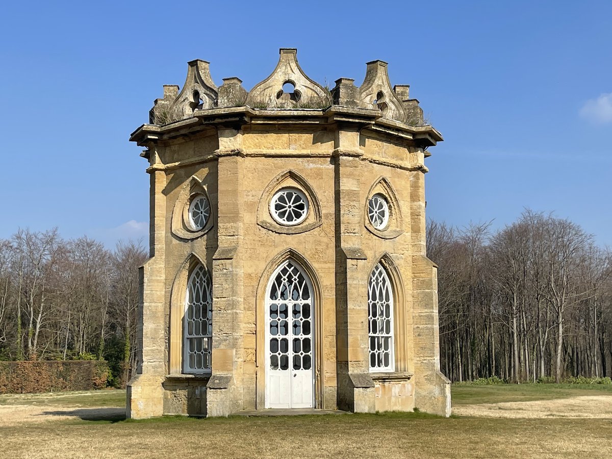 Gorgeous Gothic at @BramhamPark. One of a number of temples in parks built to a design by #battylangley. Read more thefollyflaneuse.com/the-gothic-tem… @YorkshireGT @Painshill @IrishLandmark @BathPresTrust @Historic_Houses @HE_Yorkshire #bramham