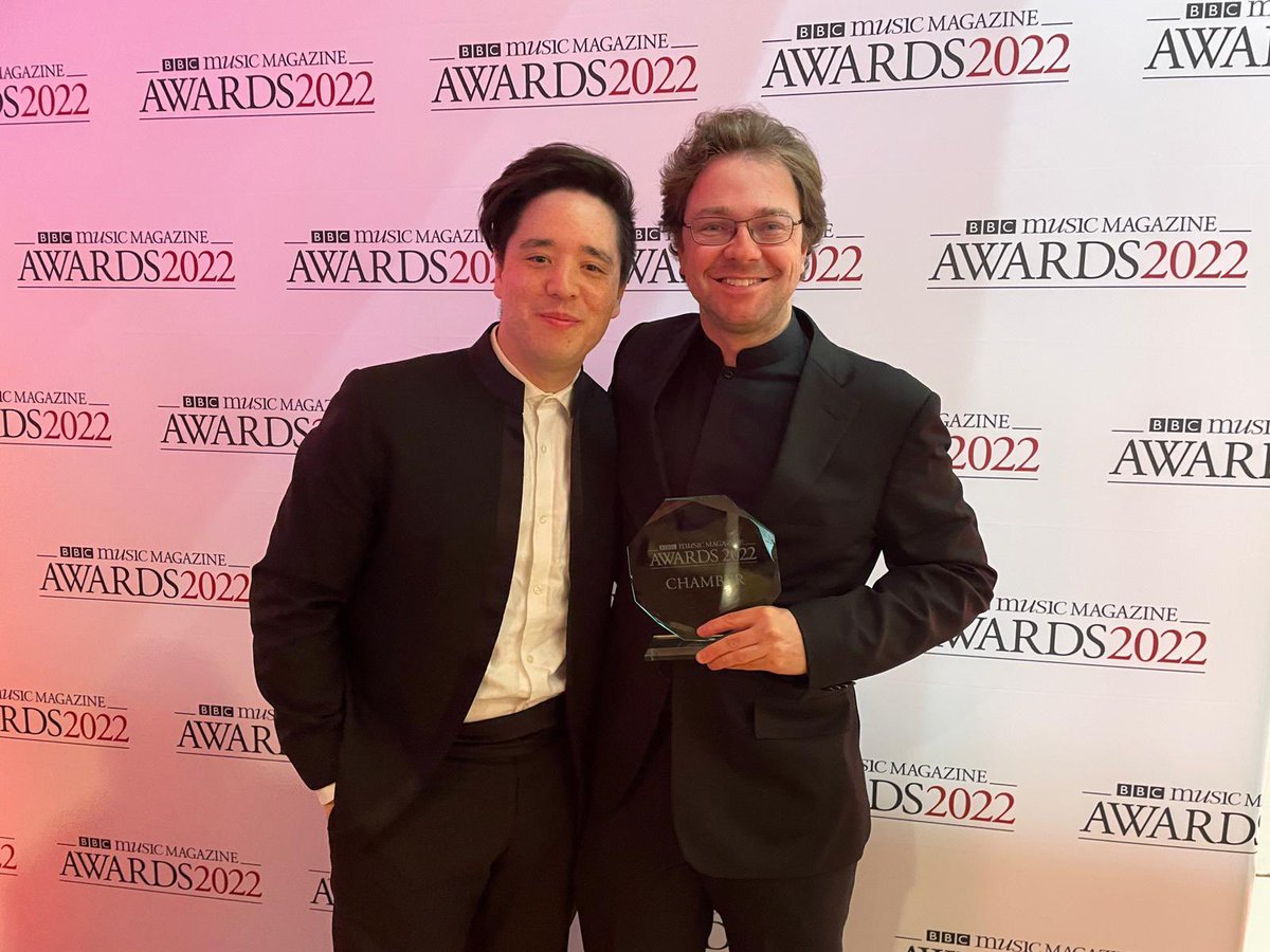 Last night we won the <a href="/MusicMagazine/">BBC Music Magazine</a> award for best Chamber Disc of the Year! Thanks to the jury and all the people who voted! And thank you #johngilhooly  <a href="/wigmore_hall/">Wigmore Hall</a> for presenting us! <a href="/WuQianpiano/">Wu Qian</a> <a href="/IsangEnders/">Isang Enders</a> @MusicInterAlia @ImpSim <a href="/artiummedia/">Artium Media Relations</a> <a href="/BIS_records/">BIS Records</a> <a href="/ASitkovetsky/">Sasha Sitkovetsky</a>