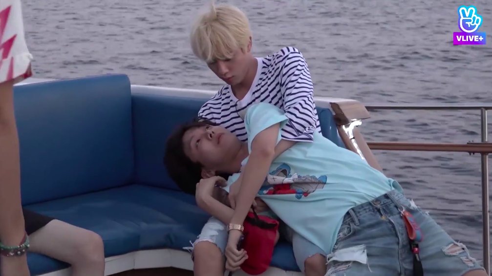 shadowhackerksj's tweet photo. This is giving this 2Seok pic energy 🤣 https://t.co/iIuwfj68dW