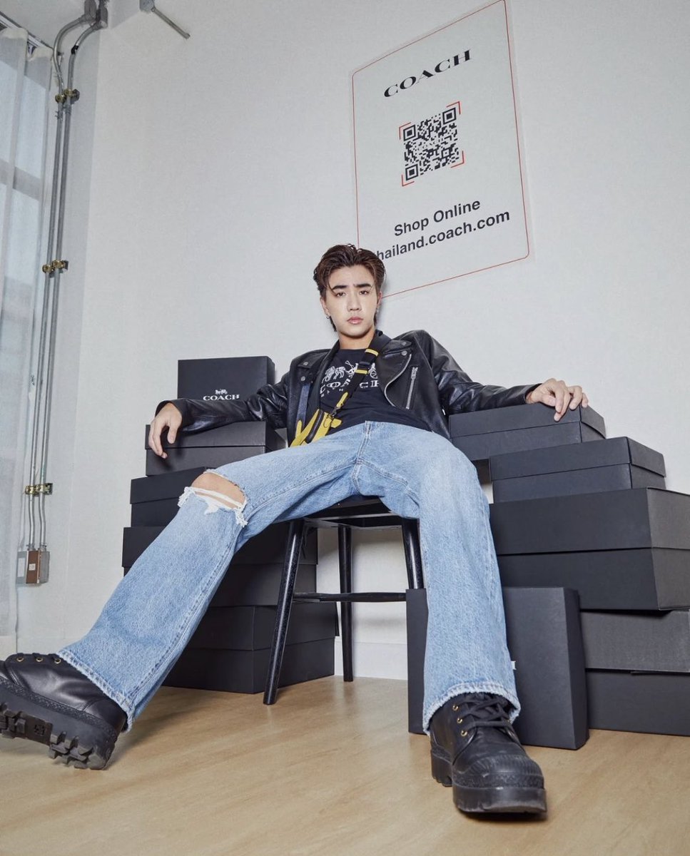 PerthsaintC's tweet photo. I LOVE COACH ❤️🖤

#PerthSaintSation https://t.co/tYcqMH7CLz