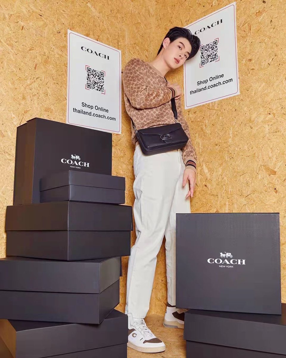 PerthsaintC's tweet photo. I LOVE COACH ❤️🖤

#PerthSaintSation https://t.co/tYcqMH7CLz