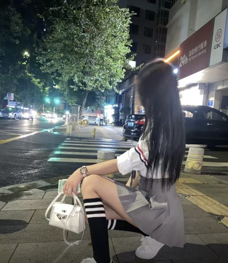 yryb17's tweet photo. 薰衣草，22岁的骚母狗 #母狗 #可约 https://t.co/YnabRIx19c