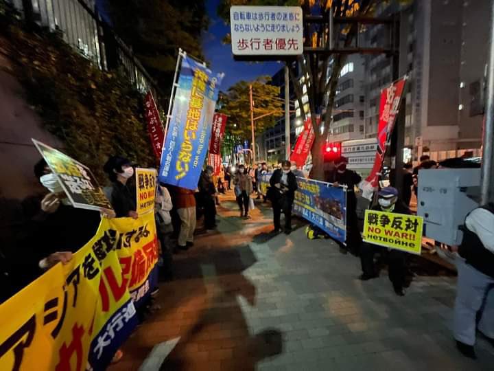 StellaLyn10's tweet photo. Pro-democracy Burmese people in Japan rallied to protest against Japanese government's training of a total of 4 new cadets &amp; officers from Myanmar terrorist military, in front of Japanese Defense Ministry in Tokyo? #2022Apr29Coup #WhatsHappeningInMyanmar https://t.co/N1hl61hnBG