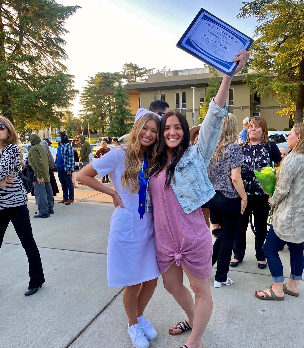 hinez_c's tweet photo. MY BESTIE GRADUATED NURSING SCHOOL !! 🥹❤️ https://t.co/BuXQqJDoq7