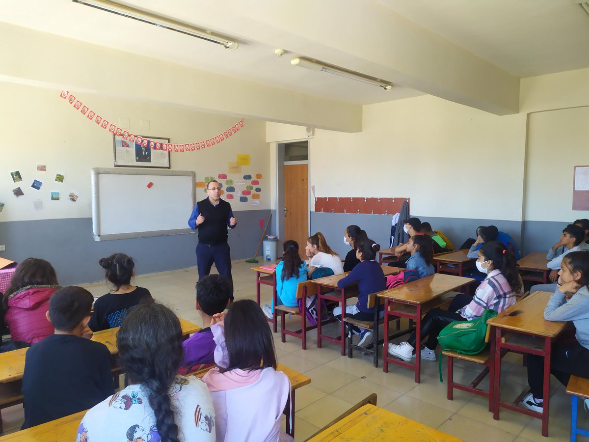 Kadına Yönelik Şiddetle Mücadele 2022 yıllık faaliyet programı kapsamında Müdürlüğümüz tarafından Batı Ayrancı Ortaokulu öğrencilerine “Akran Zorbalığı” konusunda eğitim verildi.
<a href="/ksgm_ashb/">Kadının Statüsü GM</a> 

Haberin devamı için👇
aile.gov.tr/hatay/haberler…