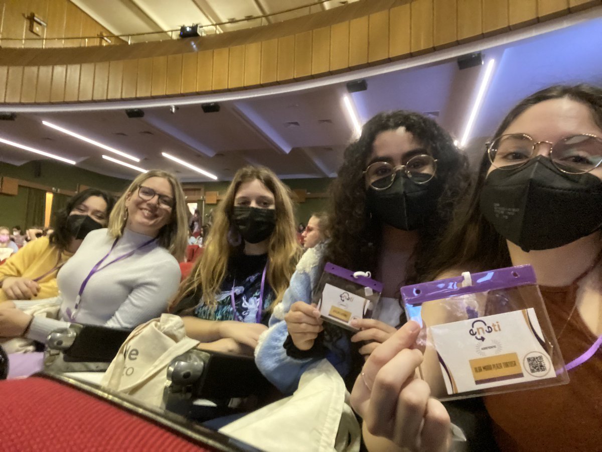 Empezamos el segundo día con sueño y ganas a partes iguales 😴😴🤩🤩. Deseando escucharos @albatraduce <a href="/AlejandraSPC/">Aleja (she/her)</a> <a href="/irefloresf/">Irene F. 🧣 (Taylor's Version)</a> !!!🥰🥰🥰 #ENETIUCM2022