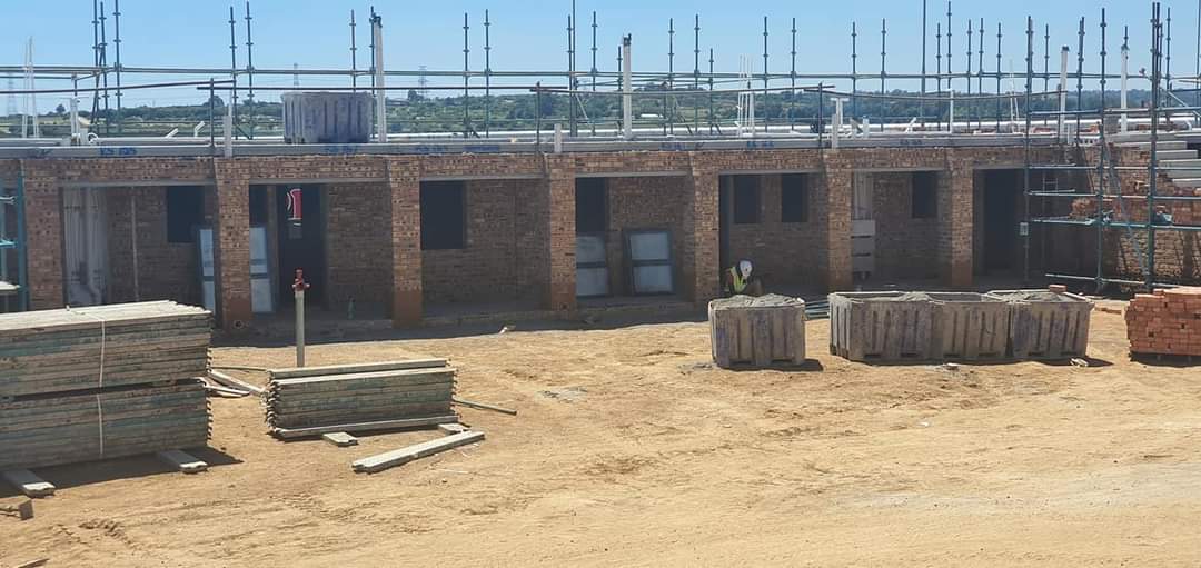 CharmaxGroup's tweet photo. With partnering with tshedza Glass we are managing to execute fit and supply project of aluminum windows,if you are looking for quality Aluminum windows and doors please contact us on  0729234363 or watzapp 0670323069 for enquiries and quotation. 
Kelly khumalo / SAPS / Alostro https://t.co/h8g5MRV82C