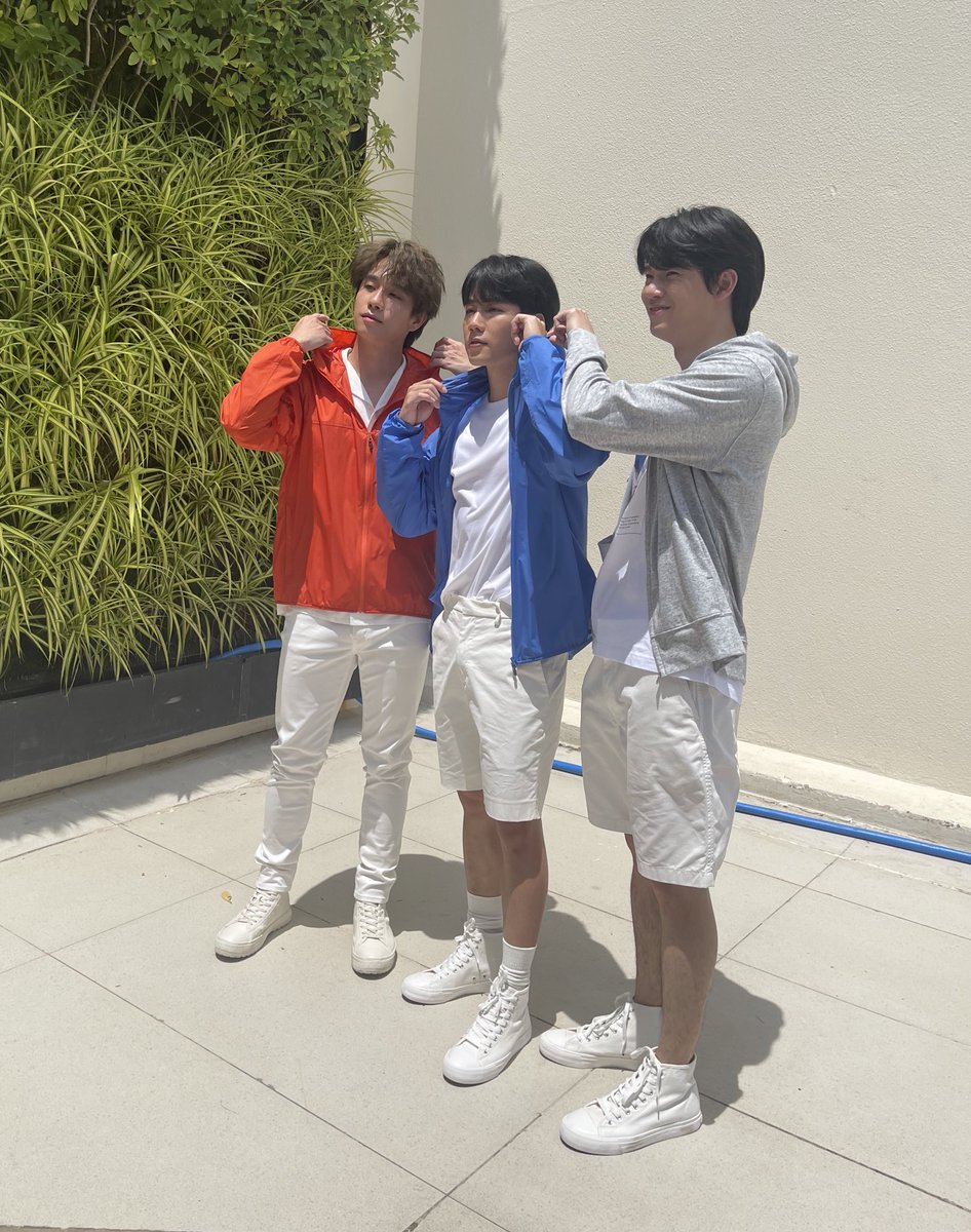 UniqloThailand's tweet photo. Yin War Prom เตรียมถ่ายรูปให้ 
90 ท่านแรก ที่ซื้อ #เสื้��กันยูวียูนิโคล่ ที่ร่วมรายการในวันที่ 29 เม.ย. 65 ช่วง LIVE 13.30 - 15.30 น. ผ่านยูนิโคล่ออนไลน์สโตร์เท่านั้น

เตรียมช้อปและอ่านเพิ่มเติม https://t.co/o11oLOi79S

#UniqloUVwithYinWarProm https://t.co/yNpZV5qsO7