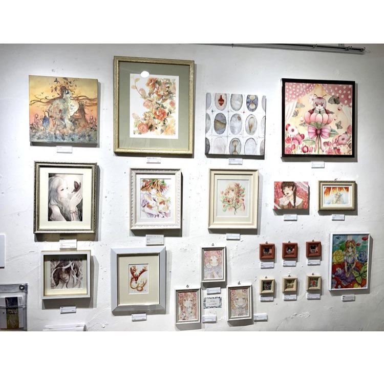 har_yuki's tweet photo. 素敵に展示して頂いております🌸
いやしかしすごいボリュームの展示だなぁ👏🍓 https://t.co/EfRDUt7d9R