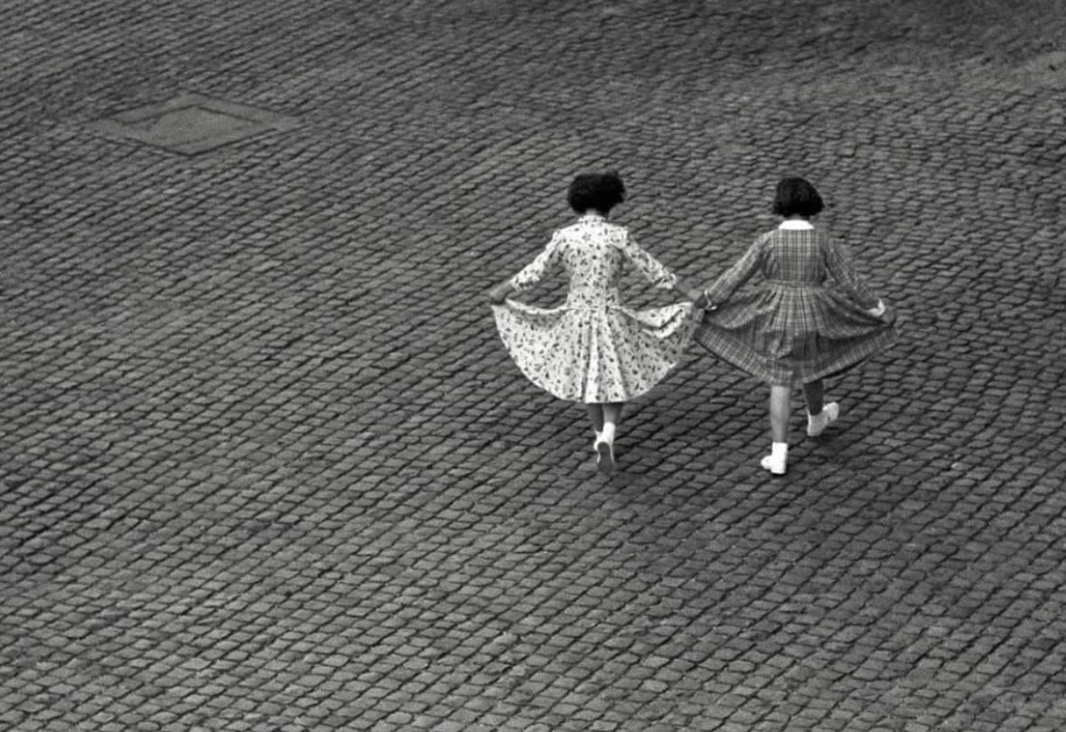 Bdoor (@bdoor_net) on Twitter photo Roma 1963.
Artist @herbert_list
Curator <a href="/munllonch/">Montse Domínguez i Munllonch</a>
#bdoornet #bdoorproject
#munllonch #artist #photography #photo #photooftheday #photographer #photoshoot #photoofday #photosession #rome #italia #italy Roma 1963.
Artist @herbert_list
Curator <a href="/munllonch/">Montse Domínguez i Munllonch</a>
#bdoornet #bdoorproject
#munllonch #artist #photography #photo #photooftheday #photographer #photoshoot #photoofday #photosession #rome #italia #italy