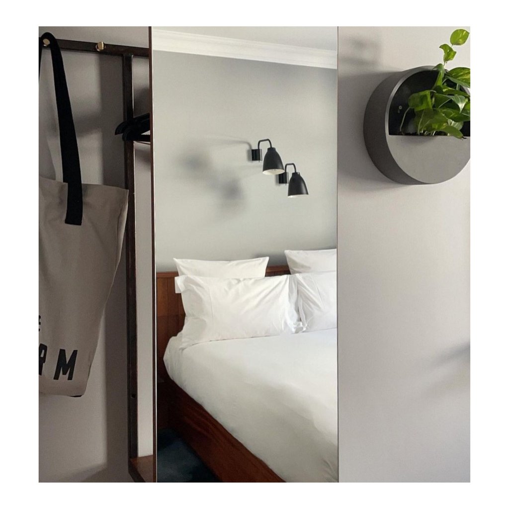 Bedrooms designed for the modern traveller. They're not the biggest you might find, but in a city where space is a luxury, they have everything you need and nothing you don't for a comfortable stay in the heart of Paddington.⁠
⁠
Photo: <a href="/_mk0226/">真帆</a>