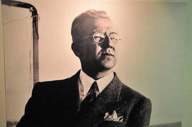 'Etrafımız o kadar çirkefle dolu ki, temiz kalmak için tek çare, kendi dünyamıza çekilmek..' - Sabahattin Ali