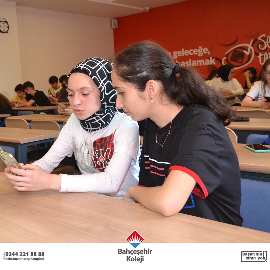 bahcesehirmaras's tweet photo. 9. sınıf öğrencilerimiz Türk dili ve edebiyatı dersinde işledikleri konuları kahoot uygulaması üzerinden bilgi yarışması yaparak  tekrar ettiler. 

Yarışmanın birincisi Merve Alıcıkuşu'nu tebrik eder başarılarının devamını dileriz.🥇 
@osmandingis @mehmetsanalocak @bahcesehir_k12 https://t.co/v6qnDsVfbL