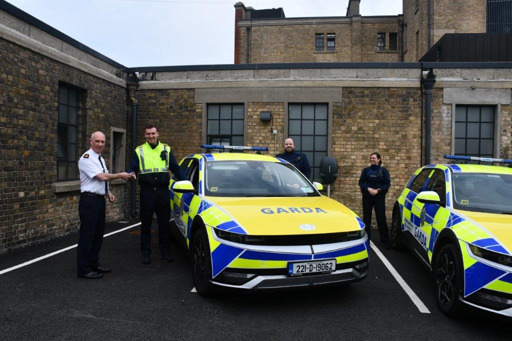 GardaTraffic's tweet photo. Superintendent Mooney of Fitzgibbon Street Garda Station handing over the keys of the Garda fleet's new electric patrol cars to members of the Community Engagement Unit yesterday morning. https://t.co/RORQqMzEGD
