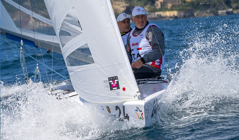 NauticaReport's tweet photo. Eastern Hemisphere Championship 2022, prima giornata: Diego Negri al comando
https://t.co/LFK7z5j1xU
#easternhemispherechampionship #DiegoNegri #classestar #realeyachtclubcanottieri #Napoli https://t.co/N19yvNA1Vy