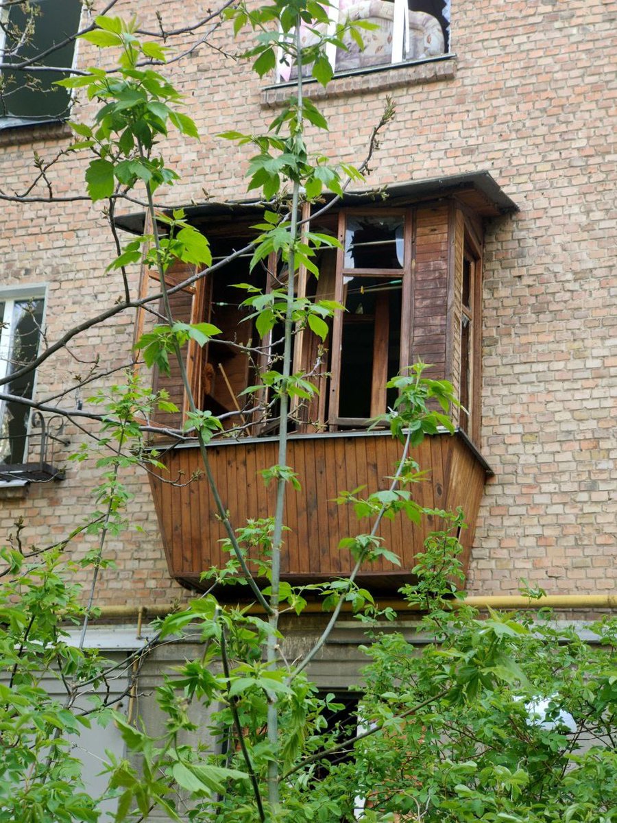 guillaume_ptak's tweet photo. My apartment in #Kyiv following yesterday’s missile strikes.

#Ukraine️ #UkraineRussiaWar #UkraineWar https://t.co/meTyk400Bl