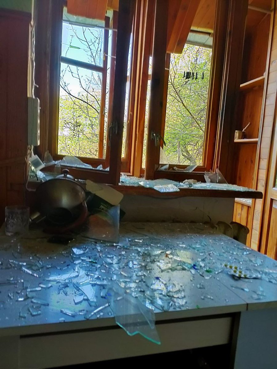 guillaume_ptak's tweet photo. My apartment in #Kyiv following yesterday’s missile strikes.

#Ukraine️ #UkraineRussiaWar #UkraineWar https://t.co/meTyk400Bl