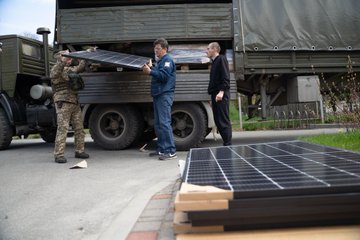 Tesla Powerwalls to power clinics in war-ravaged Irpin and Borodyanka in Ukraine