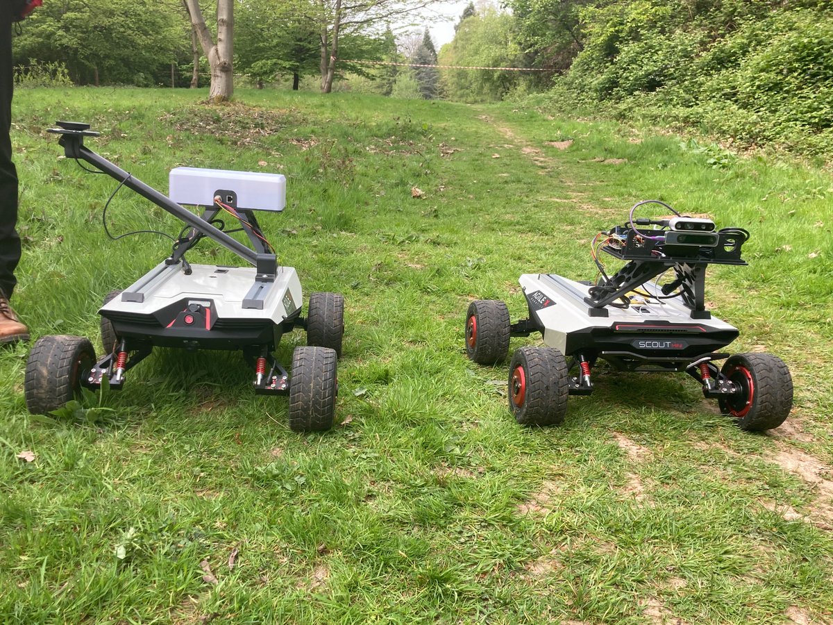 MMarkALee's tweet photo. Thanks to Aron @gmvnsl for our robot training @RHULScience @RoyalHolloway. Looking forward to using them in the field! https://t.co/EU85OgHVsA