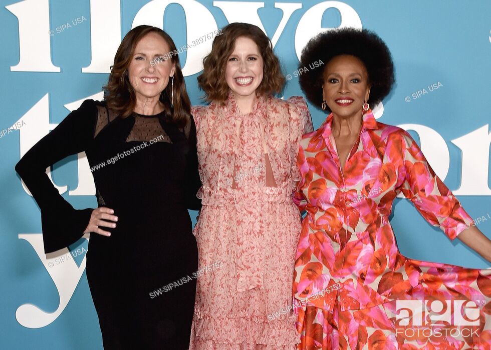 age_fotostock's tweet photo. Molly Shannon, Vanessa Bayer and Jenifer Lewis on the red carpet at the premiere of Showtime's ""I Love That For You"" in Los Angeles. April 27, 2022.
More 📷: https://t.co/XujIddj4rL
#ILoveThatForYou #redcarpet #premiere #Press #PressImages #PressPhotography #News #NewsImages https://t.co/pZfJEohAaU