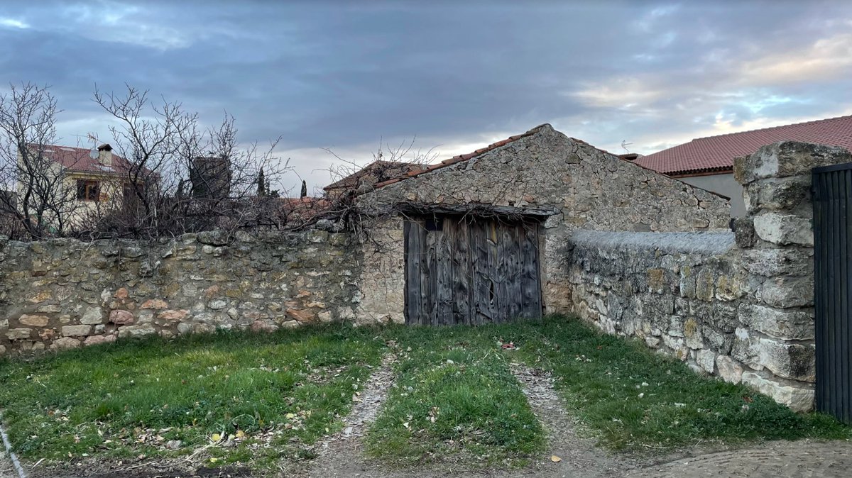 Esta imagen, en uno meses, pasará de ser un simple pajar a un singular alojamiento. Nuevo reto en hoteliting.com  Gracias Eva y Carlos por la confianza. #proyectosamedida #asesoriahotelera #hotelesamedida