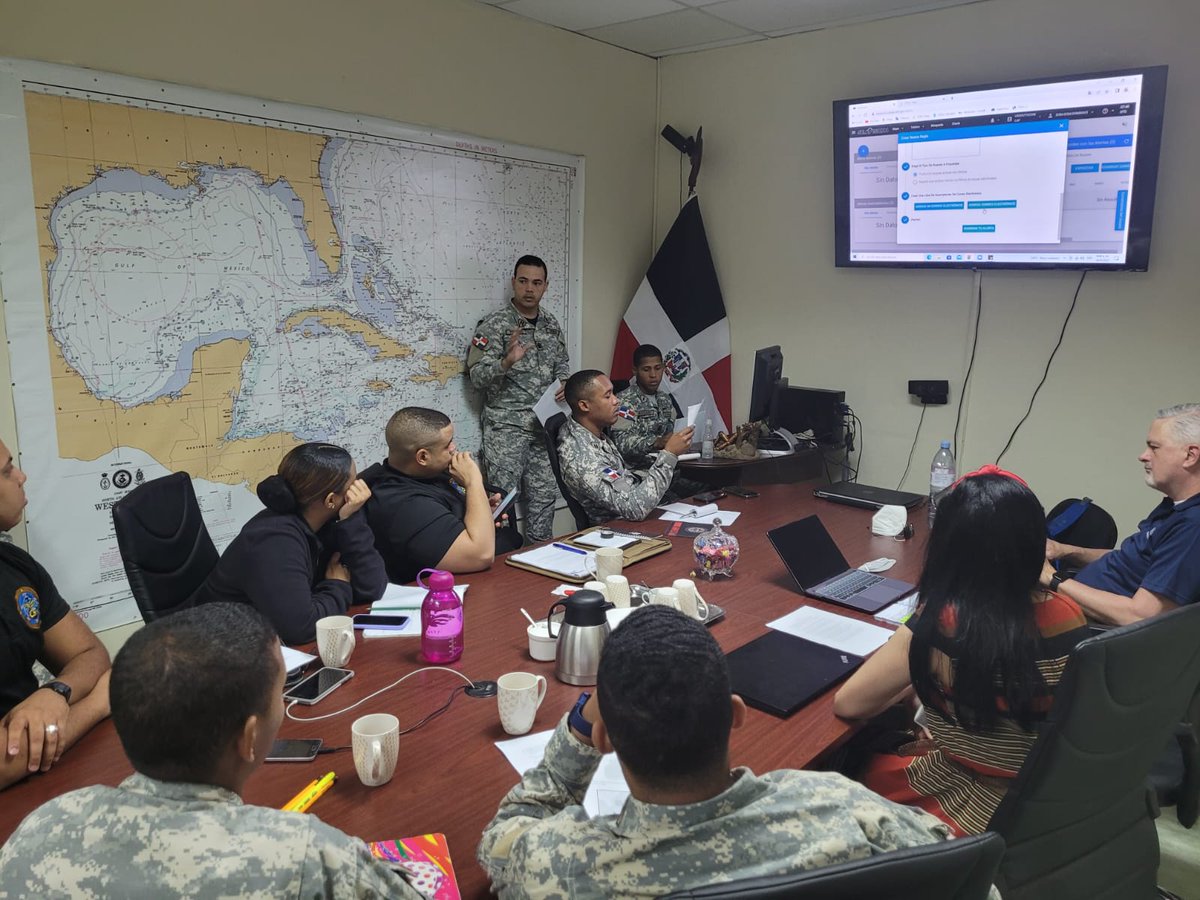 UNODC_MCP's tweet image. @UNODC_MCP fortaleciendo el acceso a los mecanismos de detección y rastreo de embarcaciones a través de las plataformas digitales, a los agentes del Centro de Operaciones marítimas de República Dominicana y el C5i del Ministerio de Defensa.@UNODC_ROPAN #SeaVision @MiwaKatoEmpower