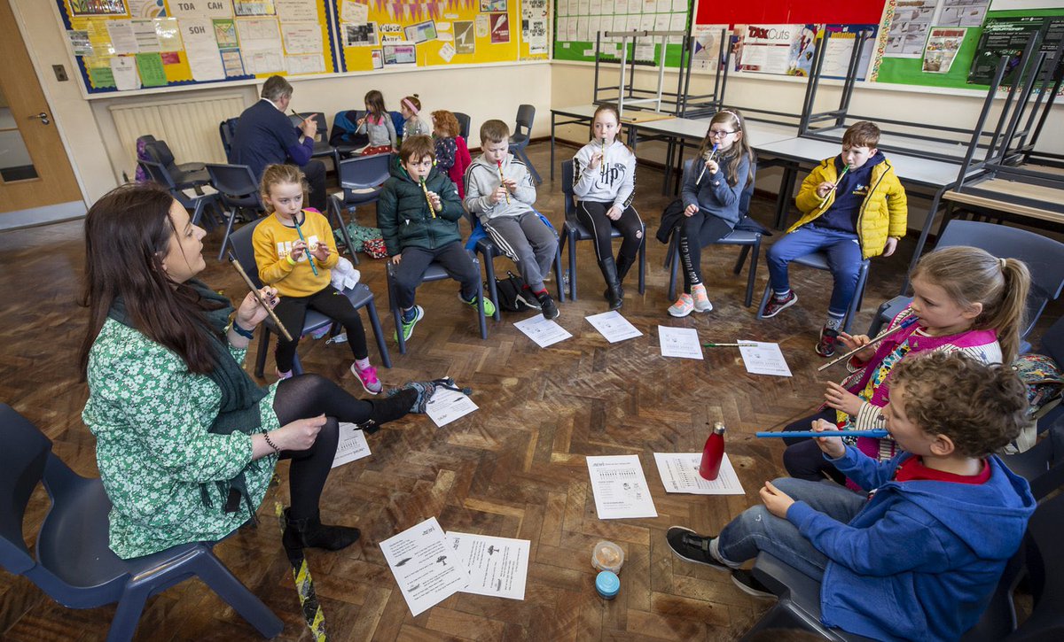 BelfastTradF's tweet photo. Our Earlybird discount for the masterclasses ends on Saturday. 25th-29th July. #belfastsummerschooloftraditionalmusic #tradmusicsummerschool #tradmusic #fiddle #flute #banjo #uilleannpipes #bagpipes #smallpipes #tinwhistle Book your place now. https://t.co/6mT6vdiGa1 https://t.co/fdZtpXkqzG