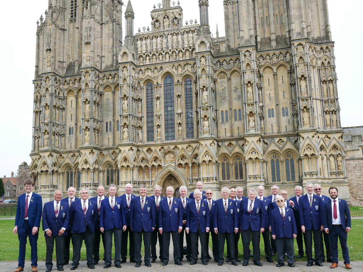 Weybridge_MVC's tweet photo. What a fantastic day today performing in @WellsCathedral1! An absolutely stunning space with wonderful acoustics! We stopped off on our way down to Cornwall as we will be there on tour this weekend taking part in the @CornishChoral https://t.co/J5xb3DEn6M