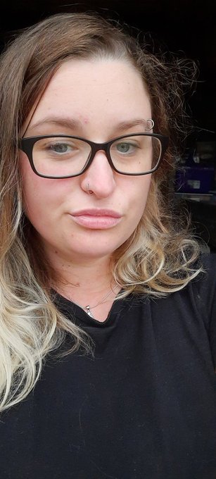 Feeling kinda cute with my brows looking good! #bbw #aussie #feelingcute https://t.co/zhmdmKVGoW