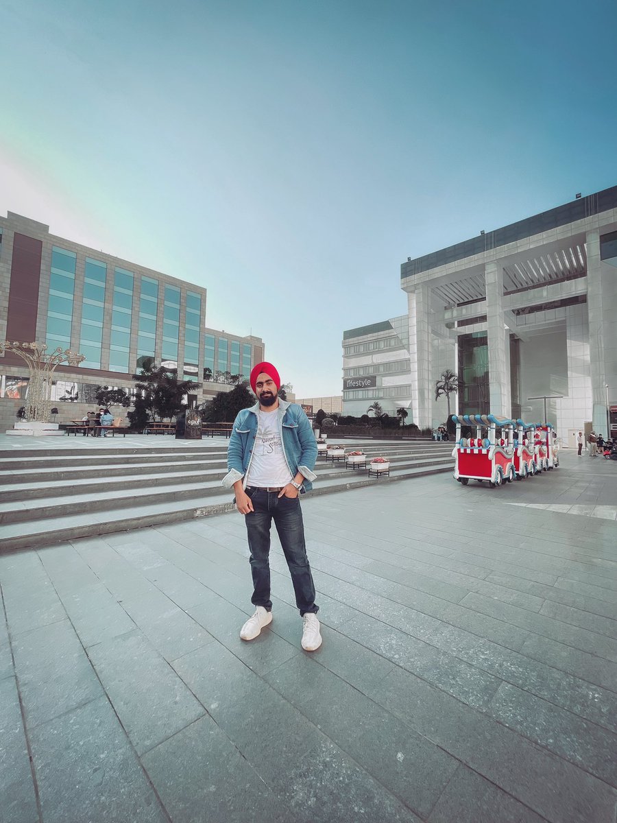officialprabh18's tweet photo. #Chandigarh is love ❤️ https://t.co/Kc4NN5vehK