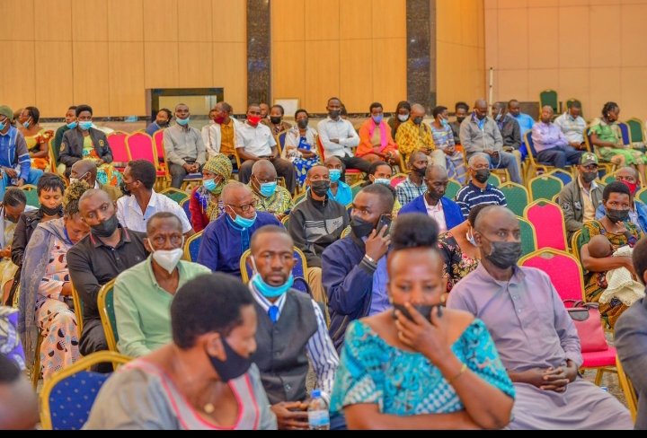 Gasabo_District's tweet photo. #Intekoyabaturage @Gasabo_District igiye kubera muri #Dovehotel @gisozisector.  Abaturage n'abayobozi bagiye kuganira no kungurana ibitekerezo ku bikorwa  bitandukanye Akarere  kiyemeje hagamijwe kuzamura imibereho Myiza n'Iterambere ry'umuturage. 
@gatjmv @PudenceR https://t.co/XI6DfMEuQl