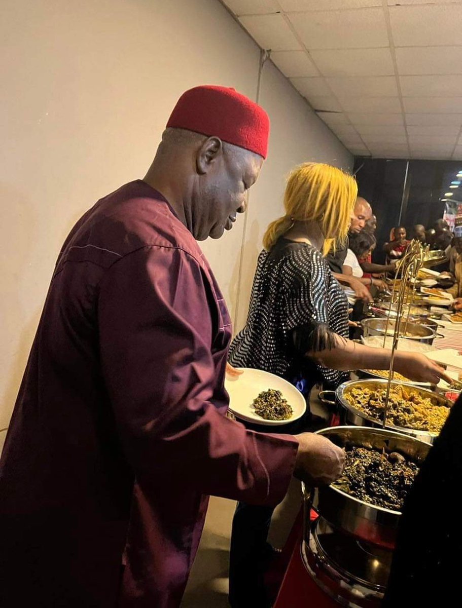 arewa4Anyim's tweet photo. Distinguished Senator Anyim Pius Anyim host a wonderful Iftar dinner with PDP Leaders and stakeholders in the FCT. 

It was a joyful moment as PDP family came together break bread and celebrate another successful day in this special season of Ramadan. https://t.co/mRutMq7sxc