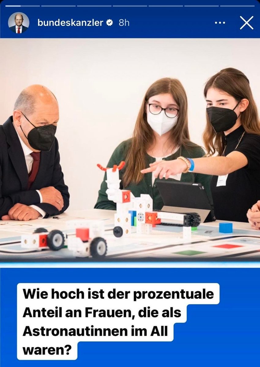 Wenn #Gendergaga bei <a href="/OlafScholz/">Olaf Scholz</a> auf die Praxis trifft: Ich würde sagen, dass es sich bei 100 % der Astronautinnen (!), die im All waren, um Frauen handelte... 😂 #Scholz #SPD #Ampel #Bundestag