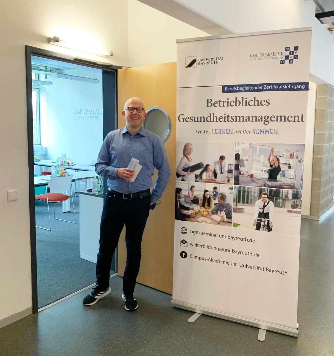 Campus-Akademie für Weiterbildung / Uni Bayreuth (@campus_akademie) on Twitter photo Sonne scheint, Kollege strahlt 😁 Heute mal wieder "Betriebliches Gesundheitsmanagement" bei uns am schönen Campus an der <a href="/unibt/">Universität Bayreuth</a>!
#unibayreuth #campusakademie #weiterbildung #betrieblichesgesundheitsmanagement #bgm #berufsbegleitend #berufsbegleitendweiterbilden #campus Sonne scheint, Kollege strahlt 😁 Heute mal wieder "Betriebliches Gesundheitsmanagement" bei uns am schönen Campus an der <a href="/unibt/">Universität Bayreuth</a>!
#unibayreuth #campusakademie #weiterbildung #betrieblichesgesundheitsmanagement #bgm #berufsbegleitend #berufsbegleitendweiterbilden #campus