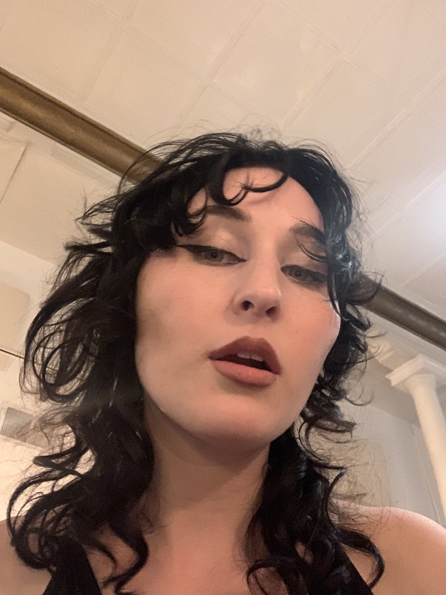hunnyxbloom's tweet photo. Dumb drunk photos 🌟 https://t.co/7BoRzNcL5R