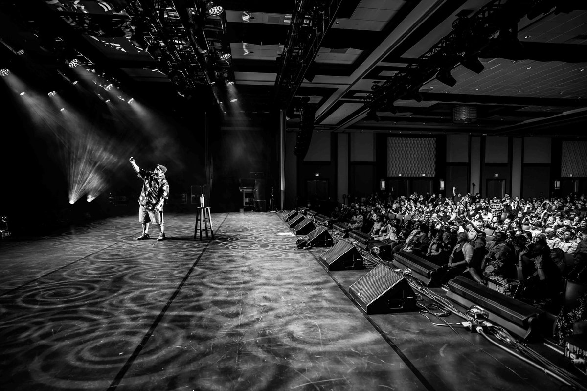 fluffyguy's tweet photo. Just a little after show selfie #TwoYearsTooLate https://t.co/AJTnFtG9sg