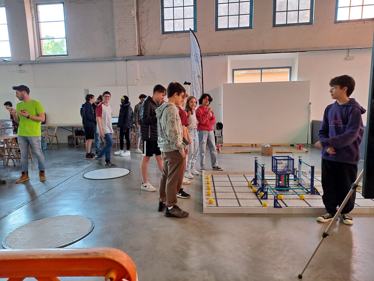rcusso's tweet photo. Comença #Palarobotica. Tot un projecte de municipi amb totes les escoles de Palafrugell implicades i a tots els nivells educatius. Fantàstica feina dels docents i de l'organització @DllamasDavid @DomenecRusca i la resta de l'equip https://t.co/rNVPO6V0tn