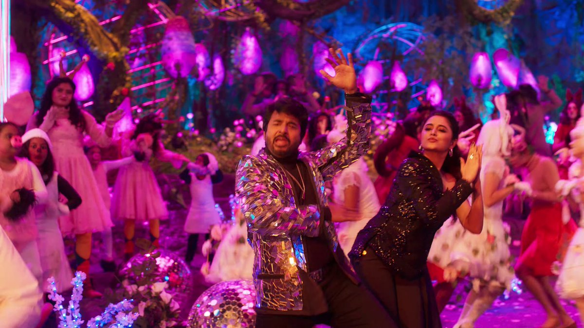 SkYuviKS's tweet image. After #Chellama this #Privateparty going to be mega hit &amp;amp; most colourful song of sk 😍❤️..

@Siva_Kartikeyan @Dir_Cibi #Don