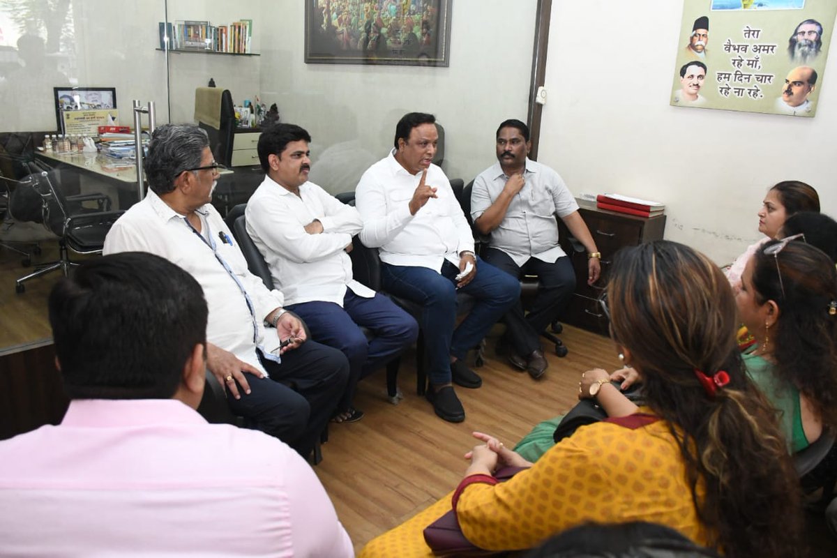 ShelarAshish's tweet photo. महाराष्ट्र दिन, १ मे रोजी भाजपा तर्फे आयोजित करण्यात येणाऱ्या 'बुस्टर डोस सभेच्या' नियोजनार्थ उत्तरपूर्व जिल्ह्याच्या मुलुंड विधानसभेची बैठक स्थानिक नगरसेवक व पदाधिकारी यांच्या उपस्थितीत पार प��ली.

@BJP4Mumbai @Dev_Fadnavis @manoj_kotak

#MulundConstituency https://t.co/8Wj8StoXoK